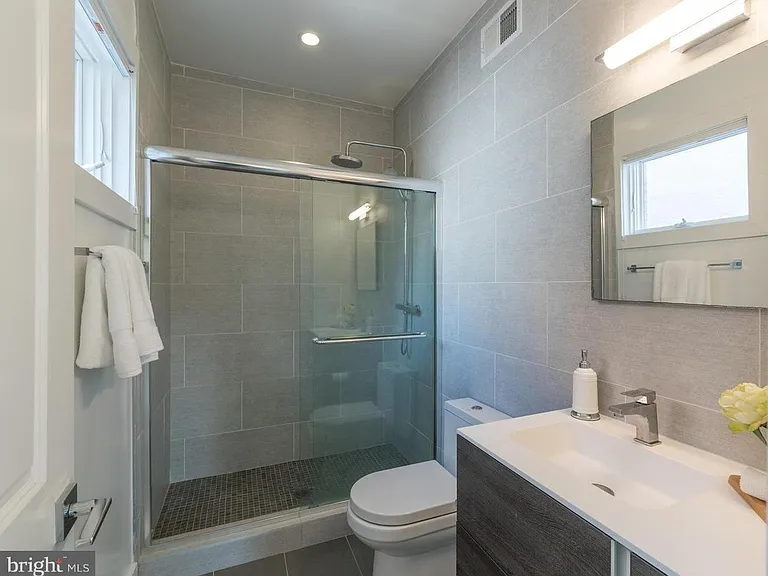 1534 5th St NW #1 — Photo 16