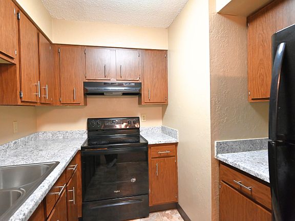 3rd image of 3260 Raven Oaks Dr #2
