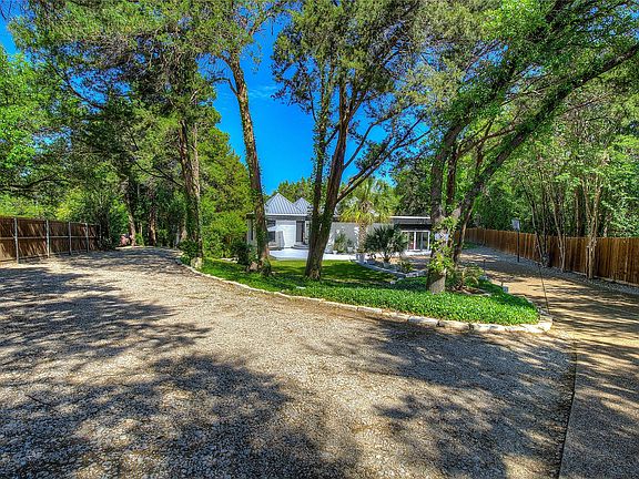 3rd image of 504 Summit Cir