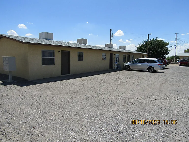 1100 La Fonda Dr — Photo 2