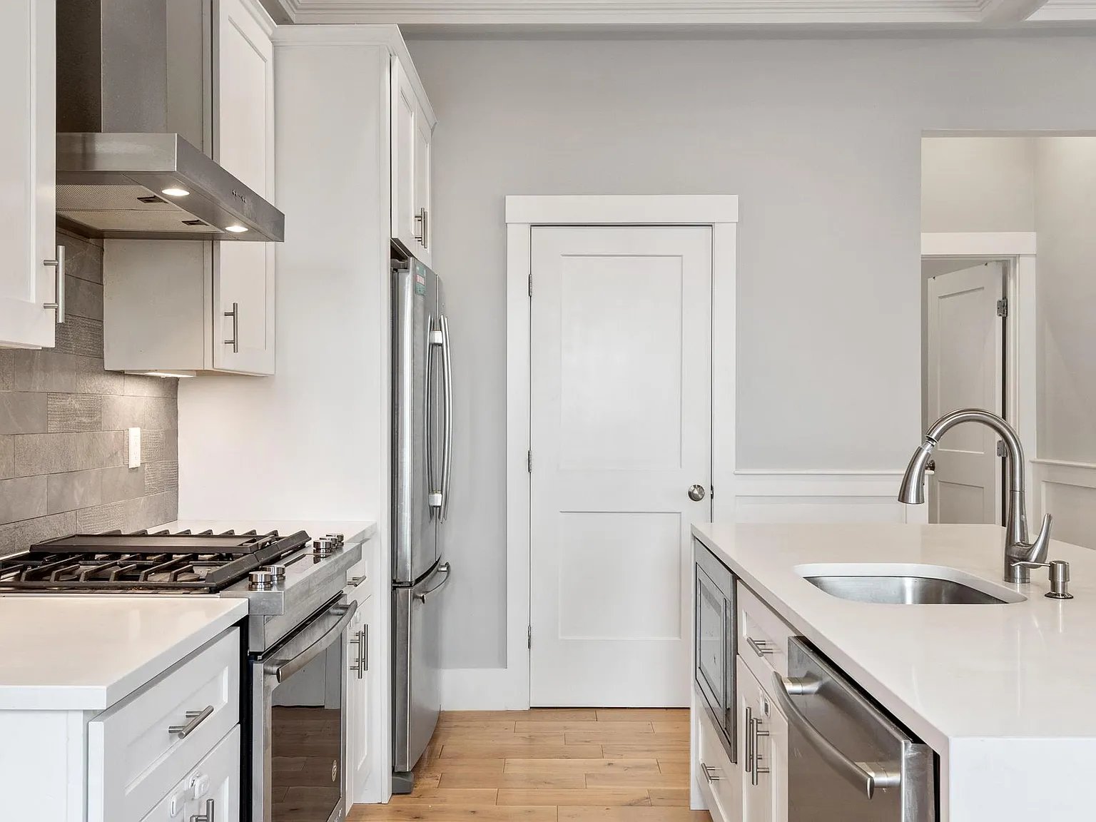 2 bed, 1840 sqft, $5,100 — Photo 4