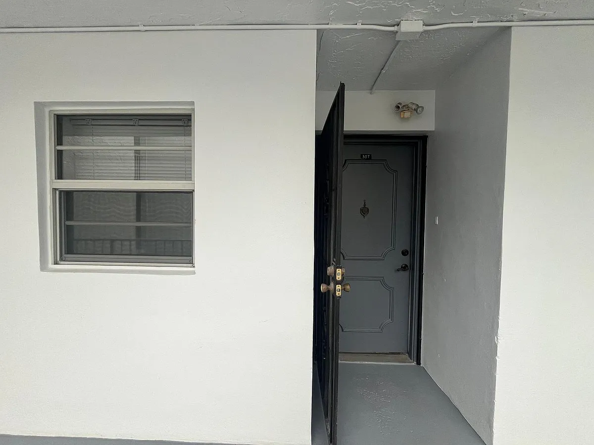 Building Photo - 9441 Live Oak Pl
