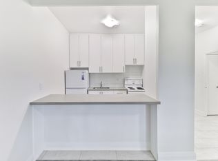 31 Upper Canada Dr #204, Toronto, ON M2P1S3