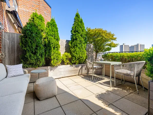 2 Charlton Street image 1 of 20