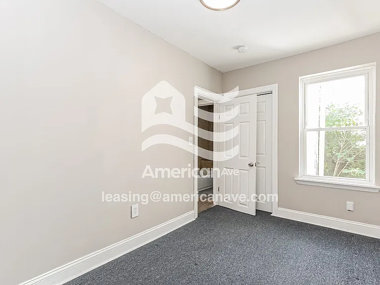 1322976_009_main_bedroom_9.jpg