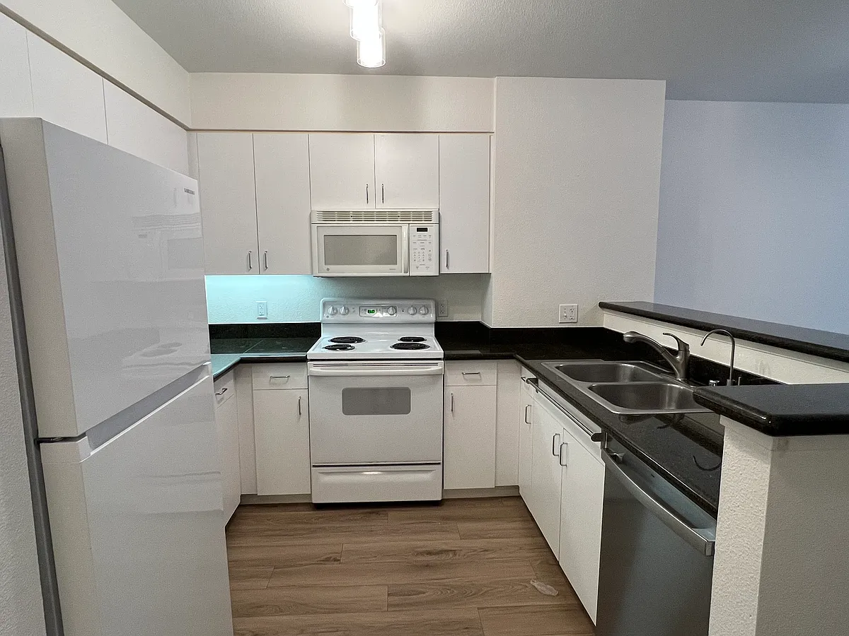 Building Photo - 8100 Oceanview Ter #115