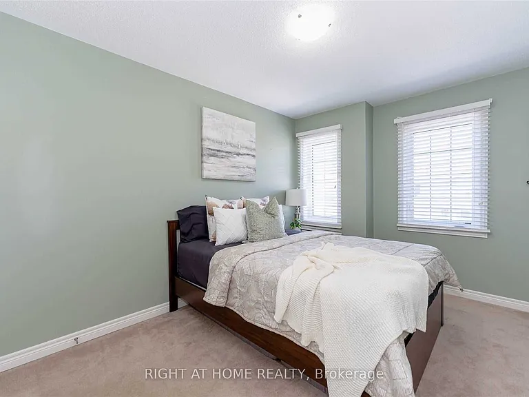 41 Dufay Rd — Photo 7