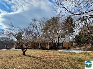 6560 Fernwood Dr, Coopersburg, PA 18036