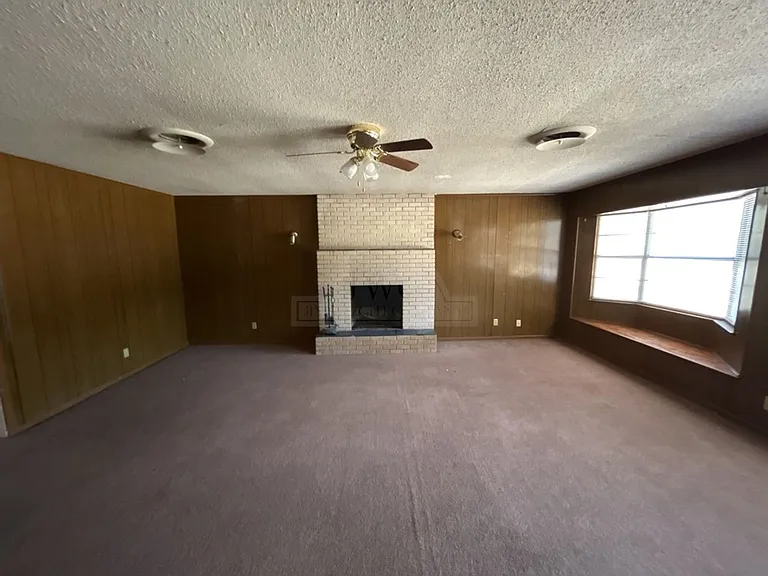 208 Oak St — Photo 4