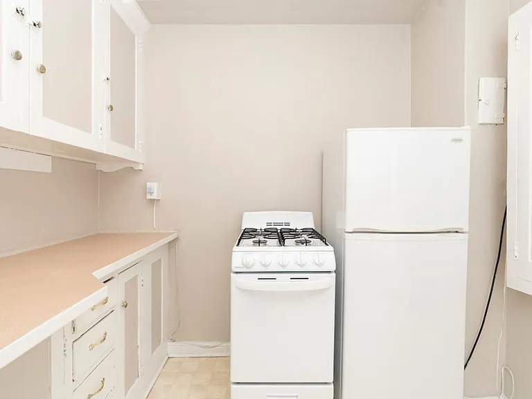 Charlesgate Apartments - Vintage Studios — Photo 61