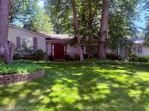 6920 Candlewood Trl, West Bloomfield, MI 48322