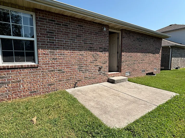 182 W Nicholas St — Photo 10