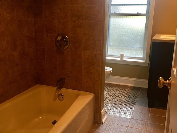 lower level full bath