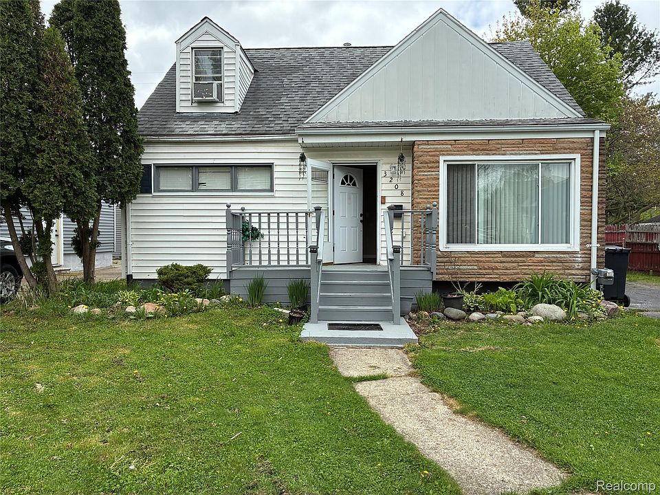 1st image of 3208 Comanche Ave