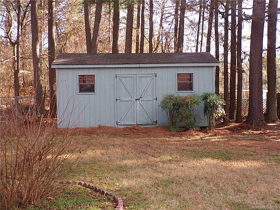 3rd image of 113 Bradford Dr