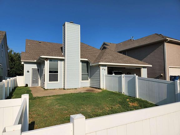 3rd image of 1010 Devonshire Dr