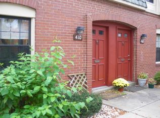 410 Country View Ct, Pittsburgh, PA 15205