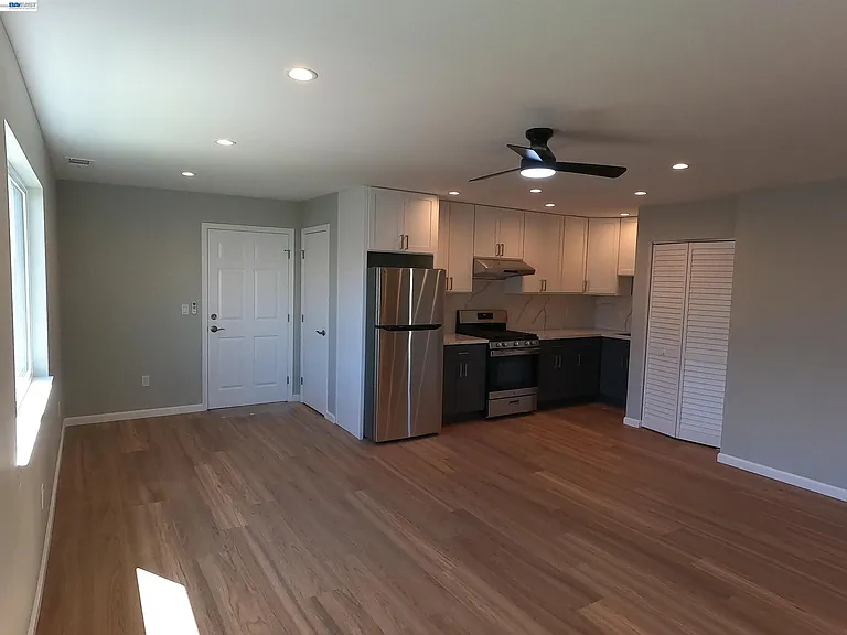 722 Foothill Blvd — Photo 2