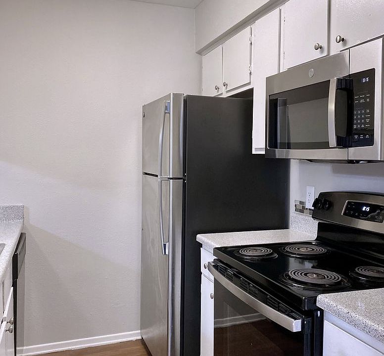 1st image of 1002 Edmonds Ln #2B-1Ba-857Sqft