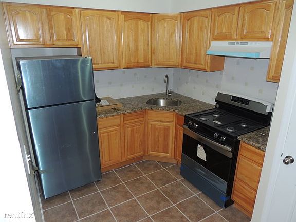 4th image of 10109 Radcliff Ave #3C