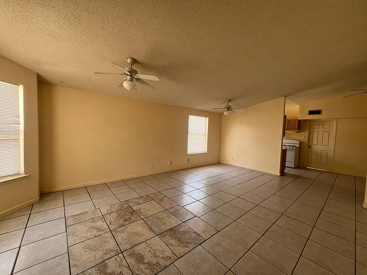 Building Photo - 1002 Green Lilac Cir
