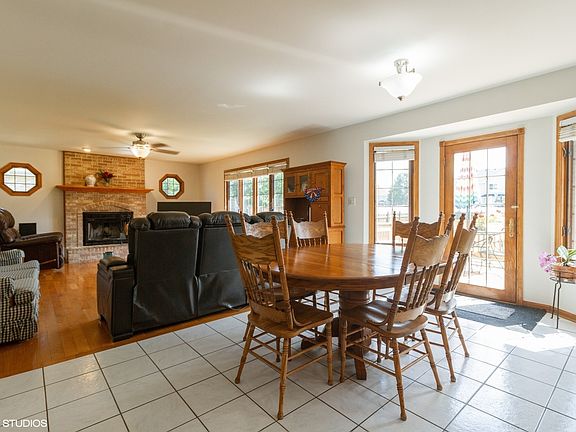 5th image of 270 Barrington Dr