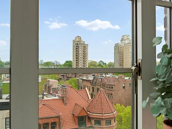 5th image of 118 8th Ave APT 8E