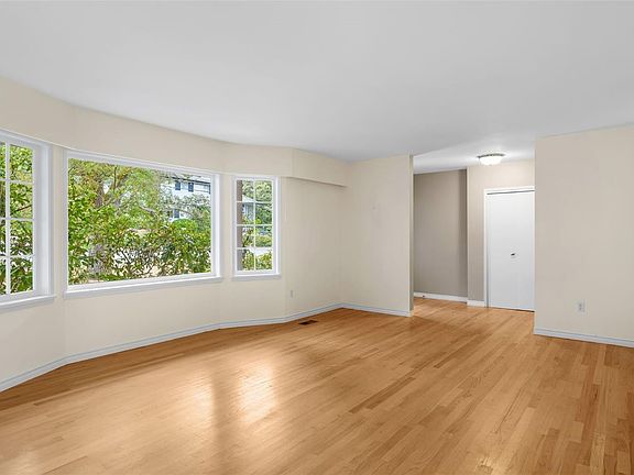 3rd image of 3558 Redwood Ave