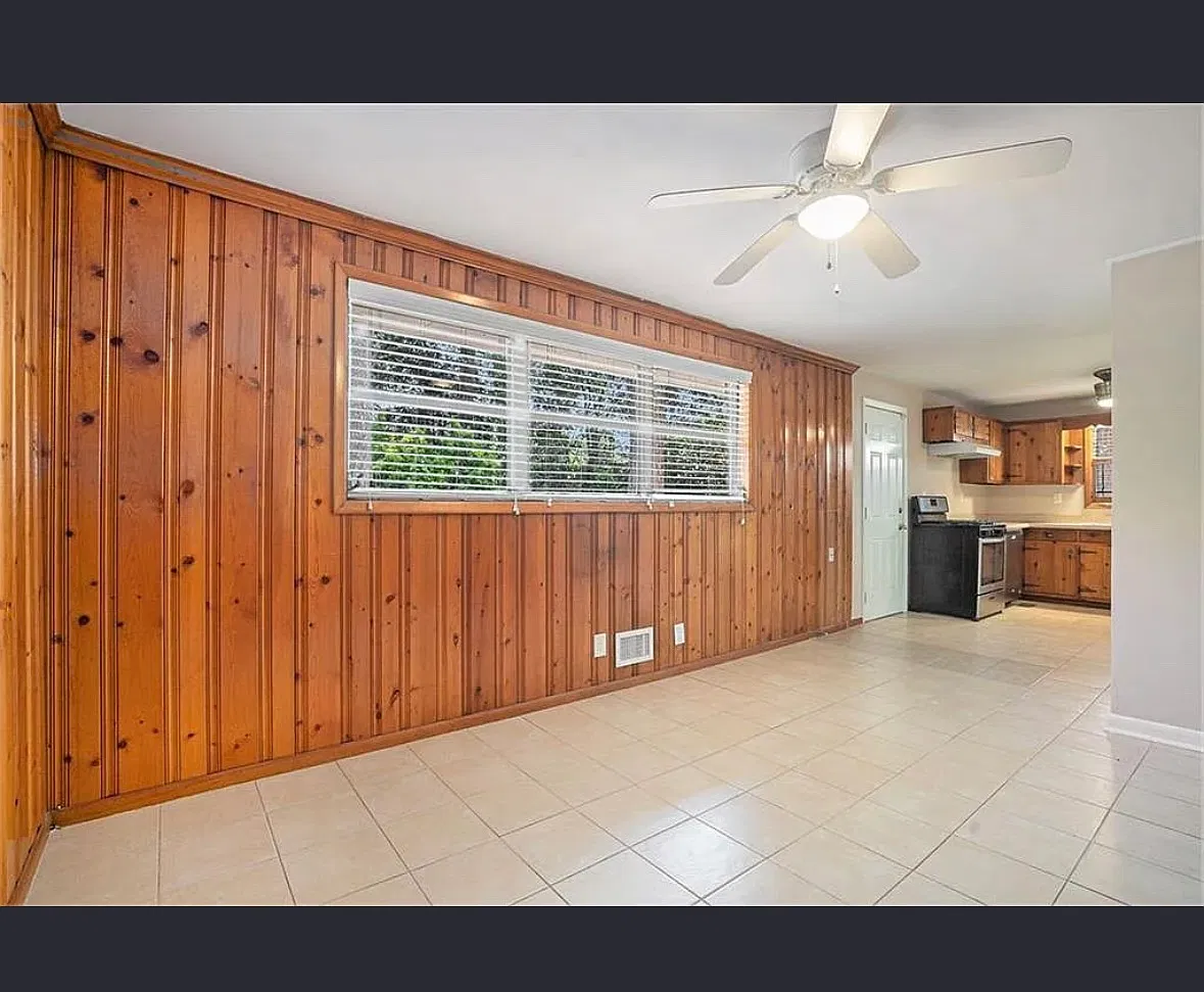 2480 Warwick Cir — Photo 3