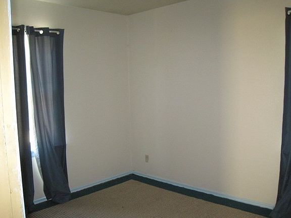 4th image of 715 N 6th Ave