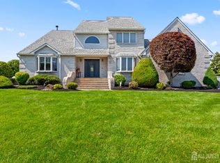 6 Allison Ct, Edison, NJ 08820