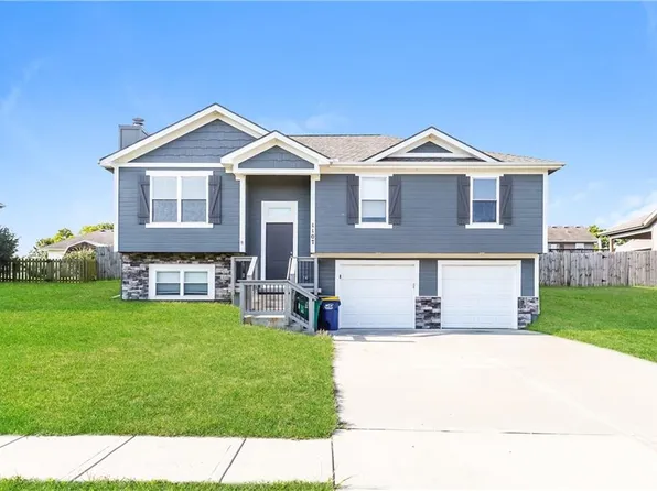 1107 Sunflower St, Smithville, MO 64089