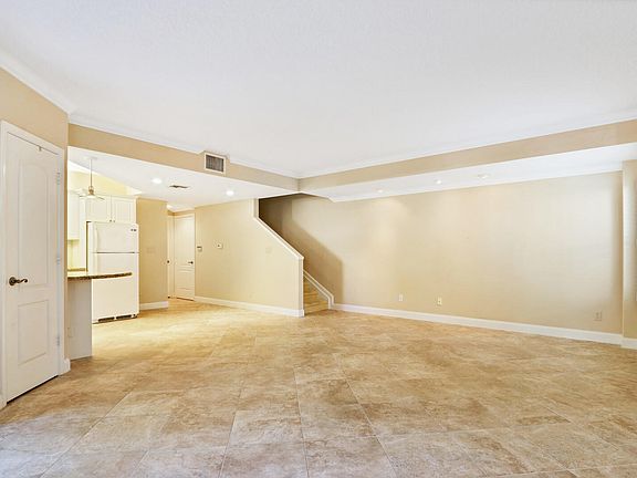 5th image of 50 Uno Lago Dr #50