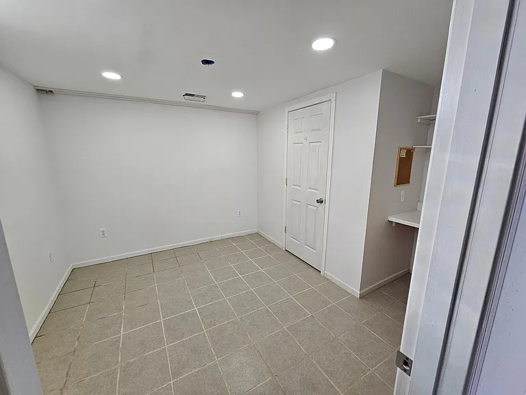 23434 Haynes St — Photo 33