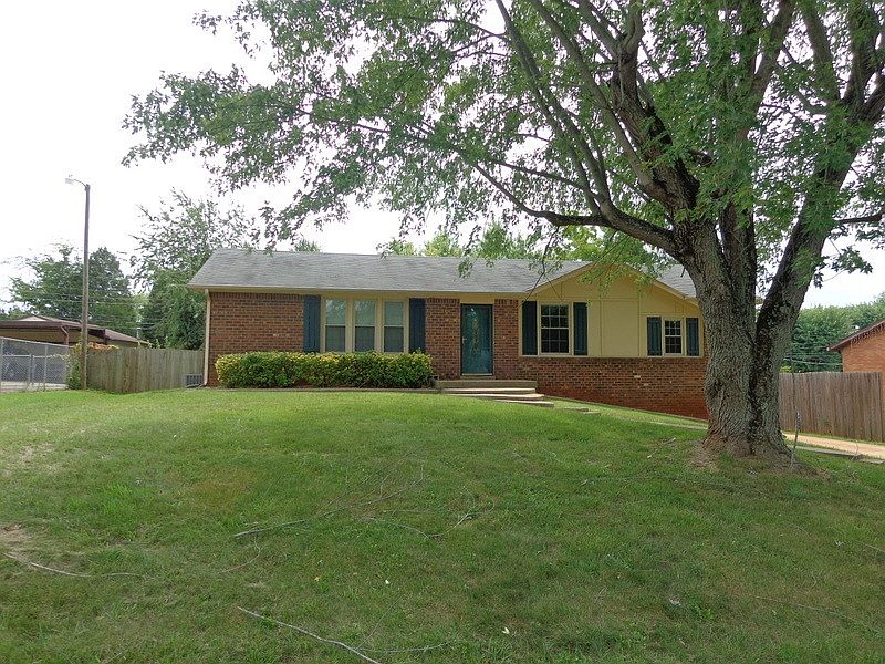 1st image of 406 Lisle Dr