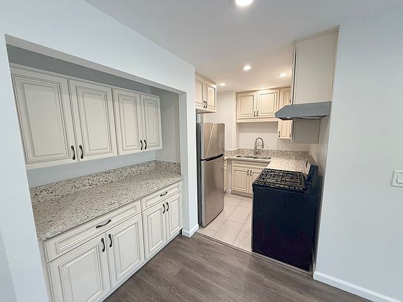 4th image of 3016 Honolulu Ave APT 8