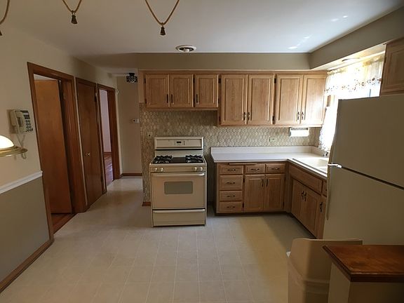 5th image of 10729 S Avenue D