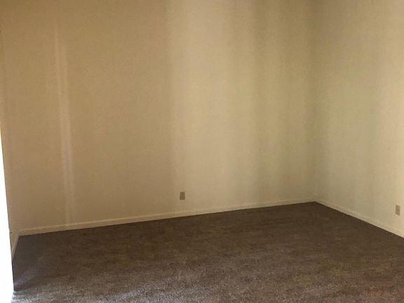 2nd image of 7-1320 Creekside Dr #7