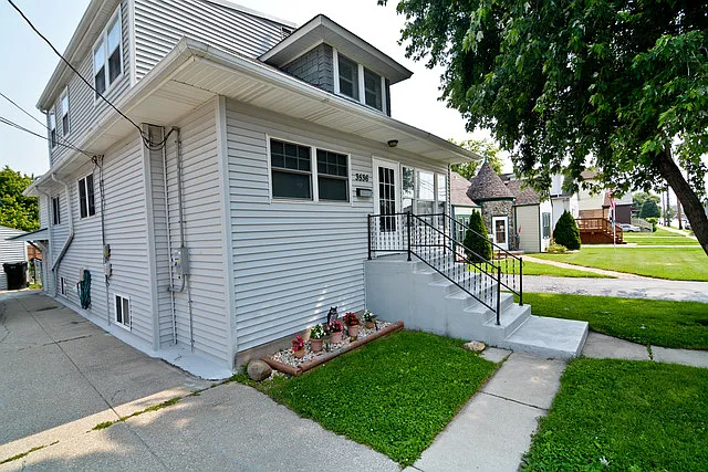 3536 W 115th St photo 1