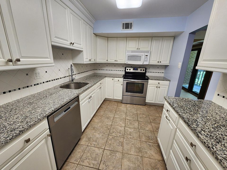 1st image of 9802 Kingsbridge Dr