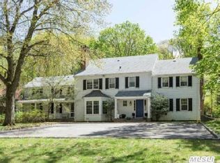316 Duck Pond Rd, Locust Valley, NY 11560