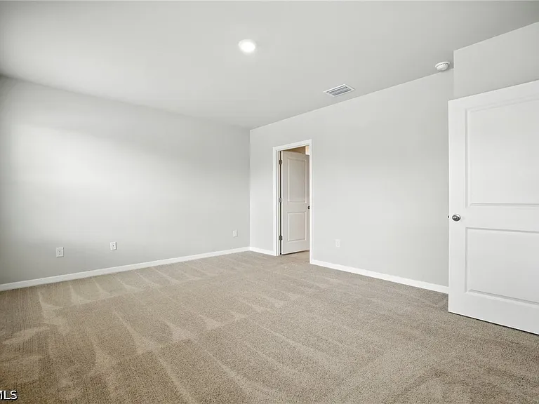 2465 NW 9th St — Photo 16