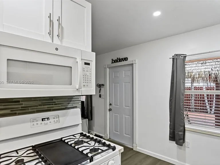 920 SW 30th St #2 — Photo 6