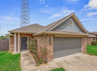 606 Heritage Dr, Navasota, TX 77868