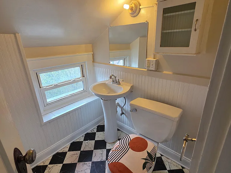 523 W 9th St #4 — Photo 2