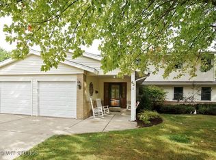 62 Avon Rd, Elk Grove Village, IL 60007