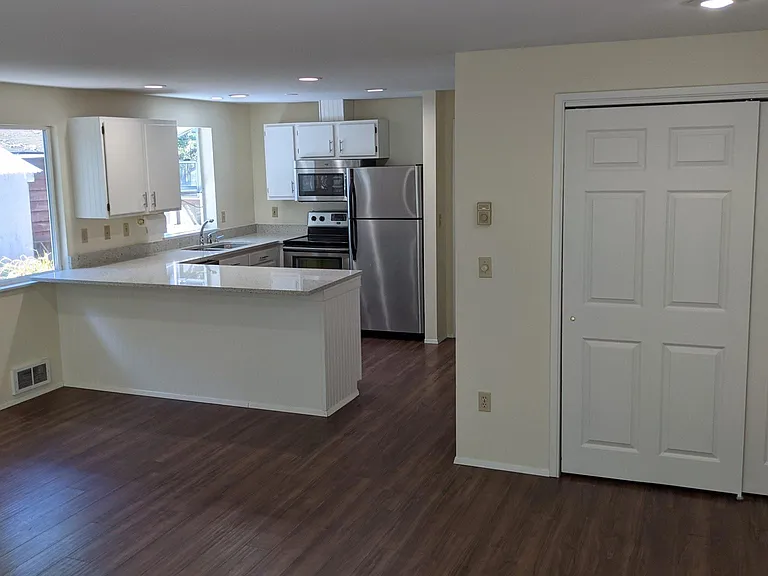 23223 Lower Dorre Don Way SE — Photo 7