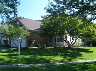 2202 Seaver Ln, Hoffman Estates, IL 60169