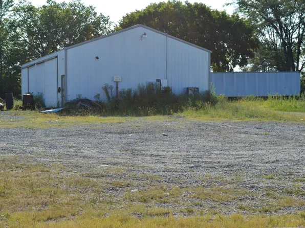 112 Warren Dr, Fairfield, IL 62837