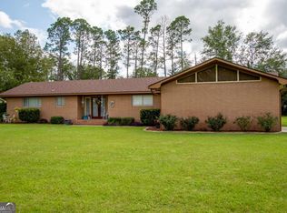 12 Clifton Rd, Baxley, GA 31513